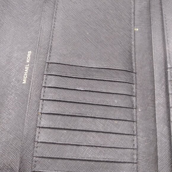 Michael Kors  Black leather Tri Fold like new - Picture 4 of 7